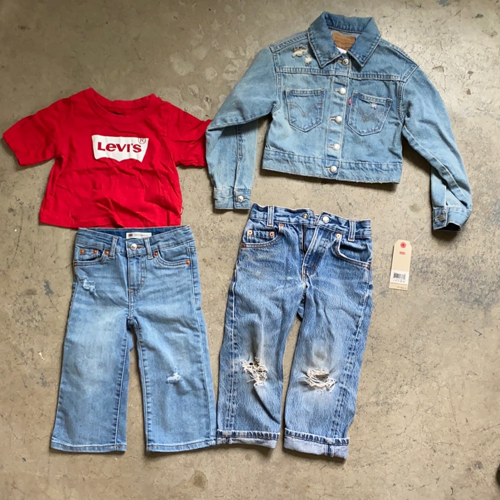 Complete 3-4T outfit of LEVI’s clothing